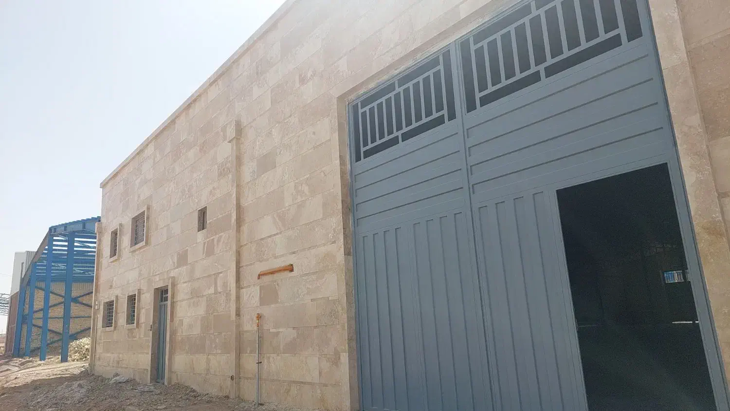 اجاره یافروش۲۵۰۰مترسالن بهداشتی بابرق۶۳۰آمپر|اجارهٔ دفتر صنعتی، کشاورزی، تجاری|مهریز, |دیوار