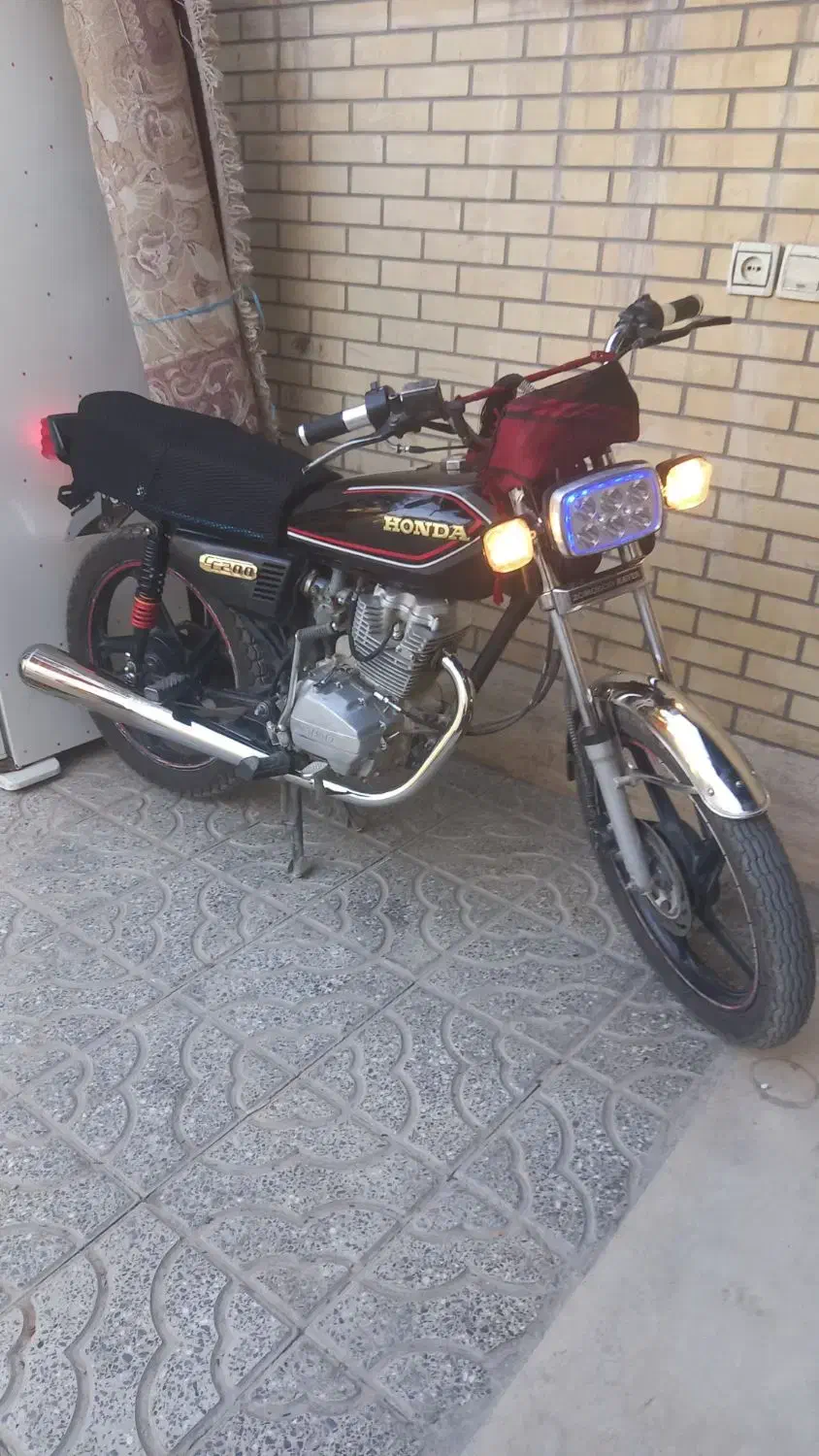 هندا زمرد کویر ۲۰۰|موتورسیکلت|فولادشهر, B2|دیوار