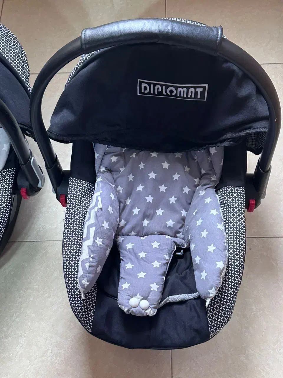 کریر دو‌قلو|کالسکه و لوازم جانبی|کرج, باغستان|دیوار