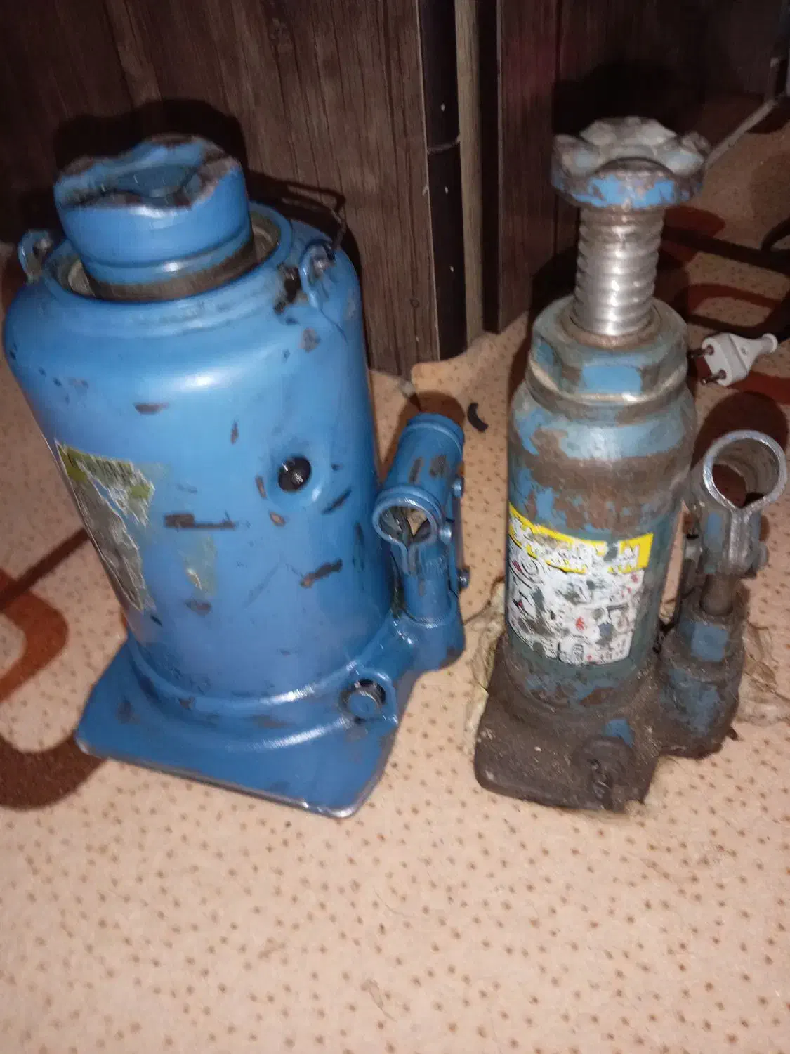 یک عدد 30تنی اصل آلمان در حدنو یک عدد 10تنی ایرانی|ابزارآلات|فارسان, |دیوار