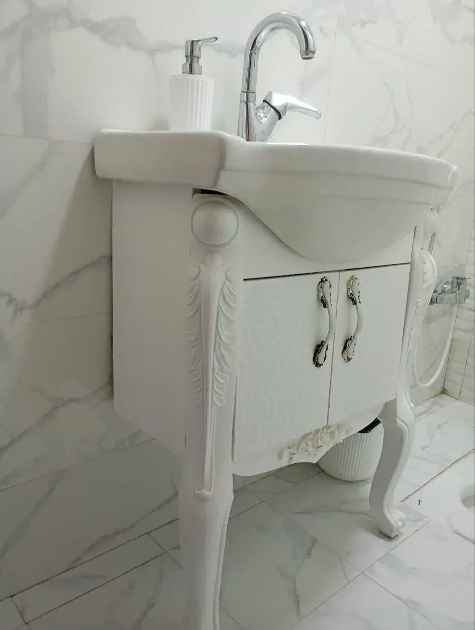 روشویی پایه دار|لوازم سرویس بهداشتی|رشت, حمیدیان|دیوار