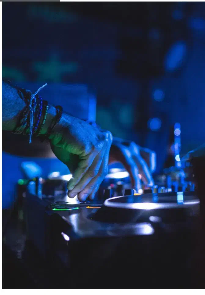 دیجی و موزیک زنده|خدمات پذیرایی، مراسم|نجف‌آباد, گلدشت|دیوار