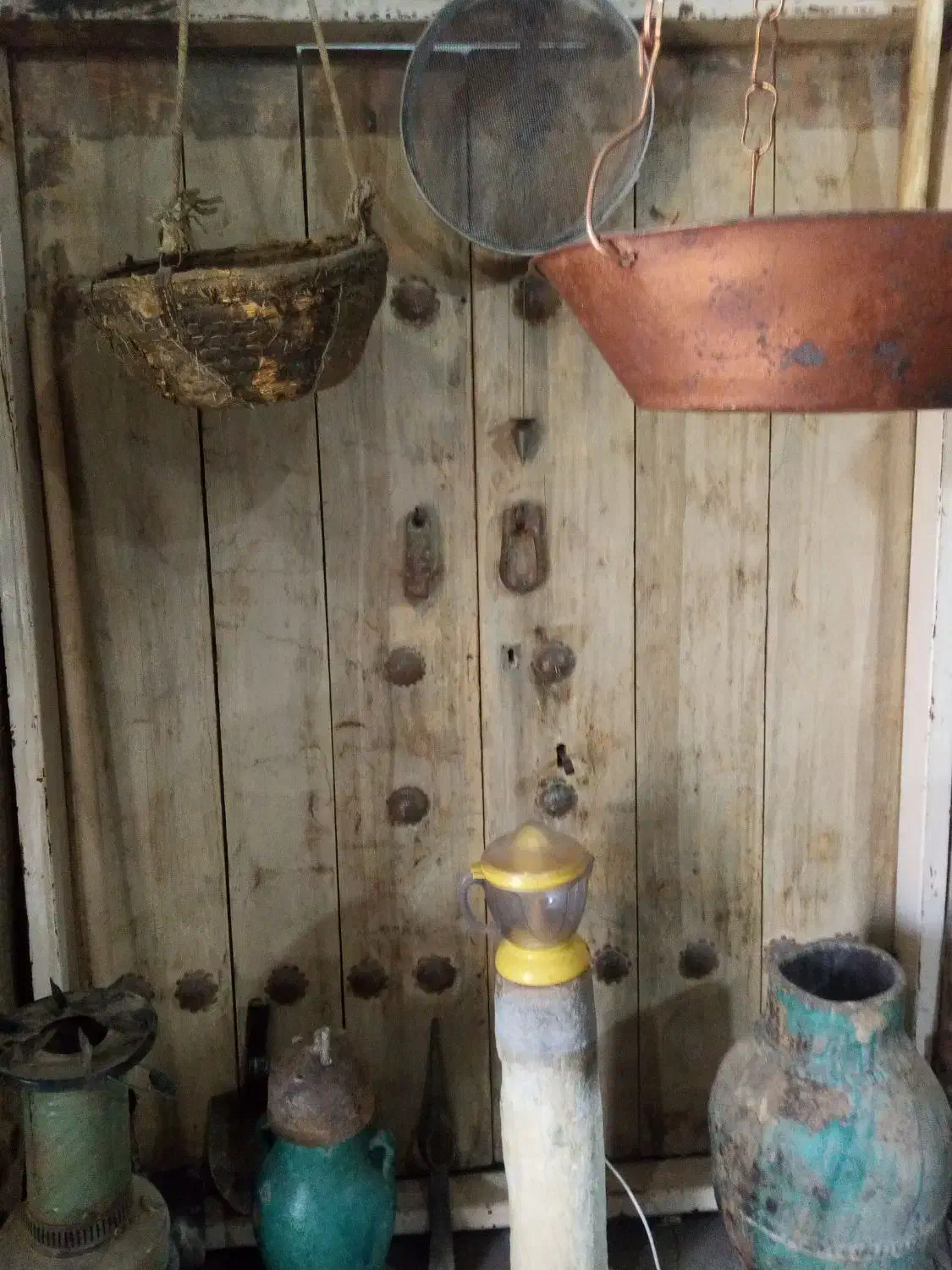 درب چوبی قدیمی|کلکسیون اشیاء عتیقه|شهرکرد, |دیوار