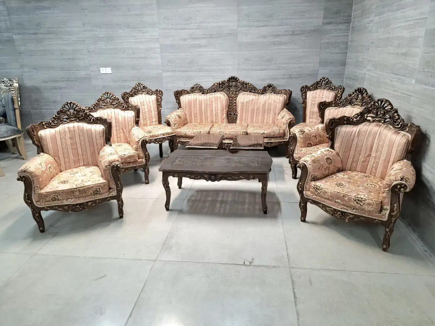 مبل سلطنتی کامل چوب ۹ نفره با میز و عسلی|مبلمان خانگی و میز عسلی|اصفهان, جلالیه|دیوار