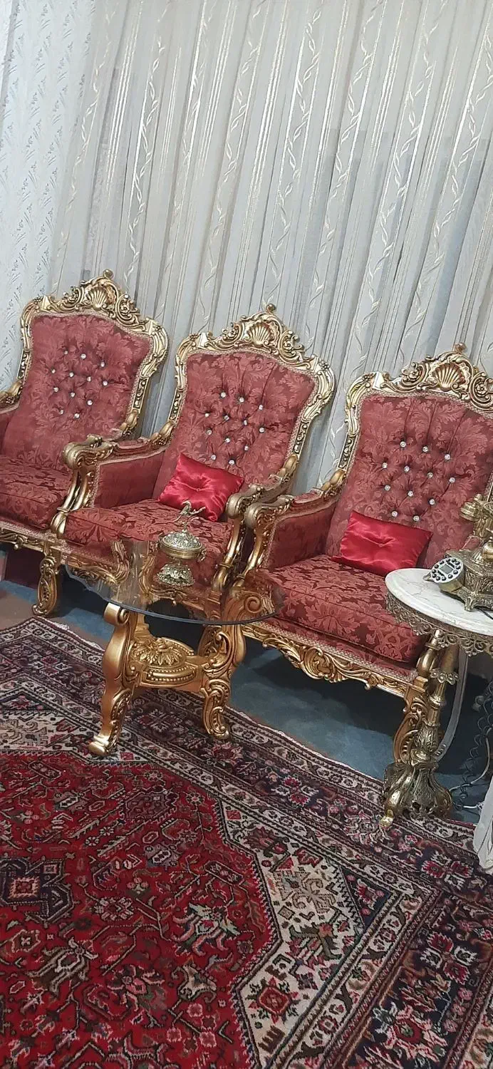 مبل ۹نفره سلطنتی همراه سه میز بزرگ دوتاعسلی|مبلمان خانگی و میز عسلی|خوی, |دیوار