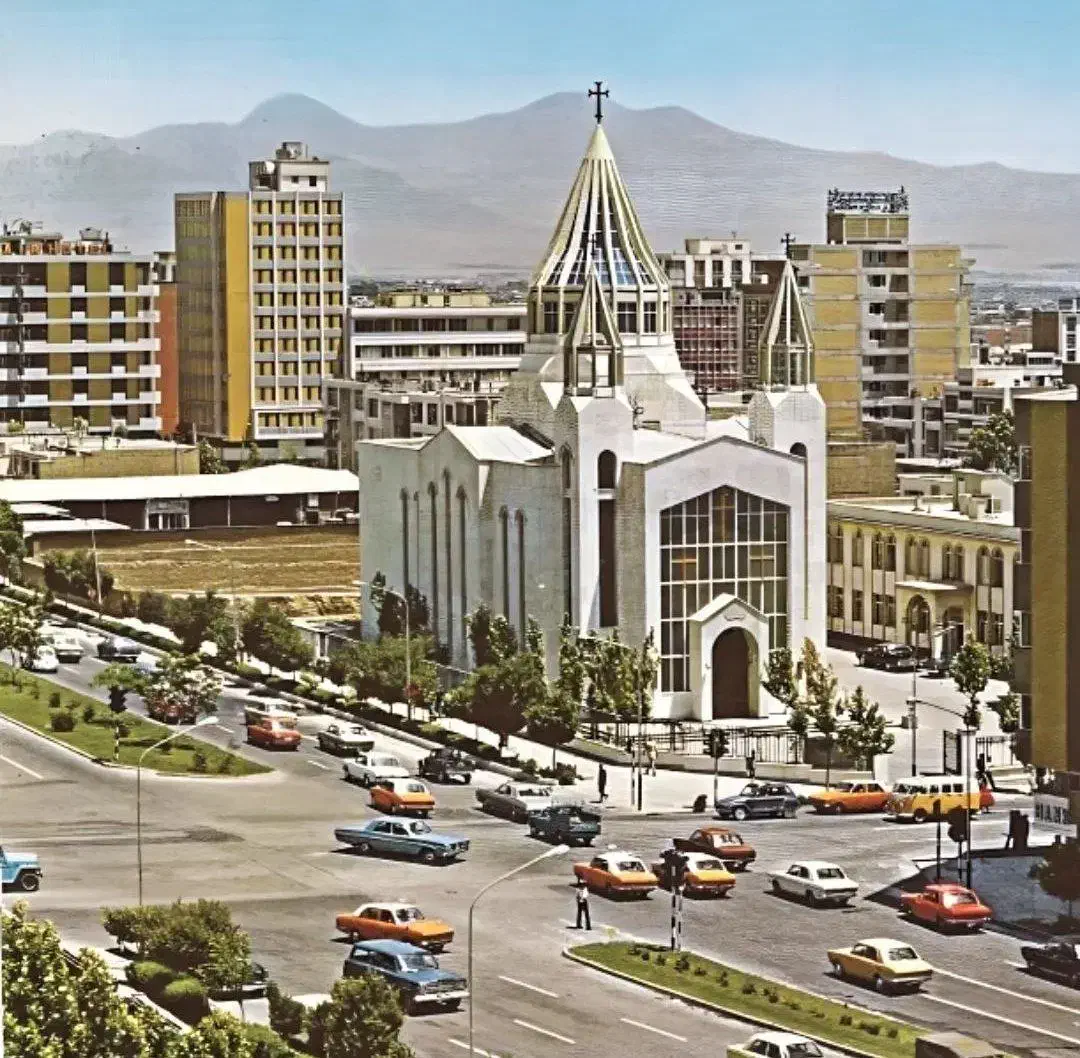 مستغلات نوساز1300متر//قرنی2000متر//ملاصدرا 1000متر|فروش دفتر کار، اتاق اداری، مطب|تهران, فلسطین (میدان انقلاب)|دیوار