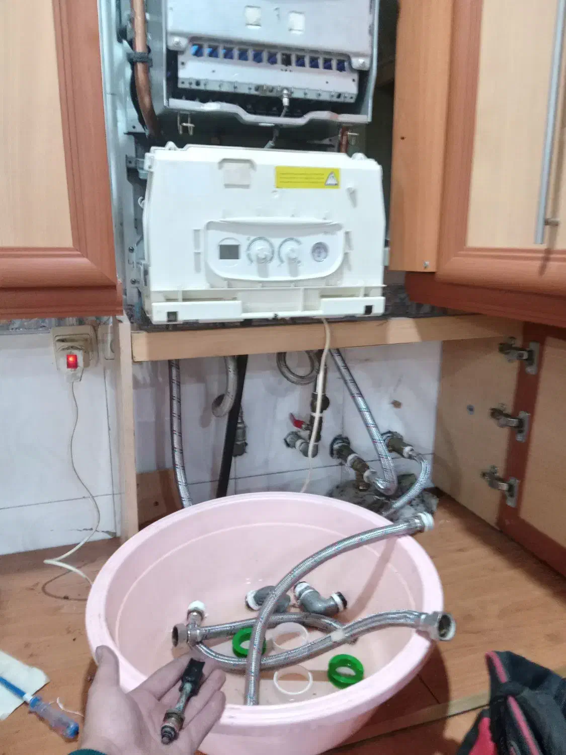 تعمیرات پکیج ابگرمکن|خدمات پیشه و مهارت|پیشوا, |دیوار