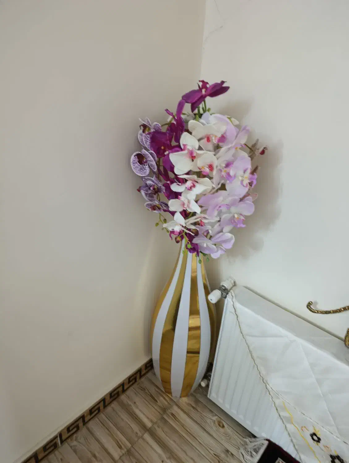 گلدان همراه گل|گل مصنوعی|پاکدشت, پاکدشت (مامازند)|دیوار