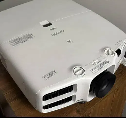 ویدیو پروژکتور سینمایی فول اچ دی اپسون|تلویزیون و پروژکتور|تهران, فلسطین (میدان انقلاب)|دیوار