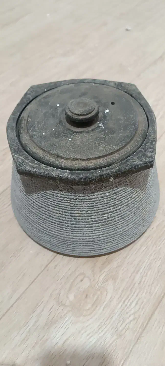 قابلمه سنگی|ظروف پخت‌وپز|کنگاور, |دیوار