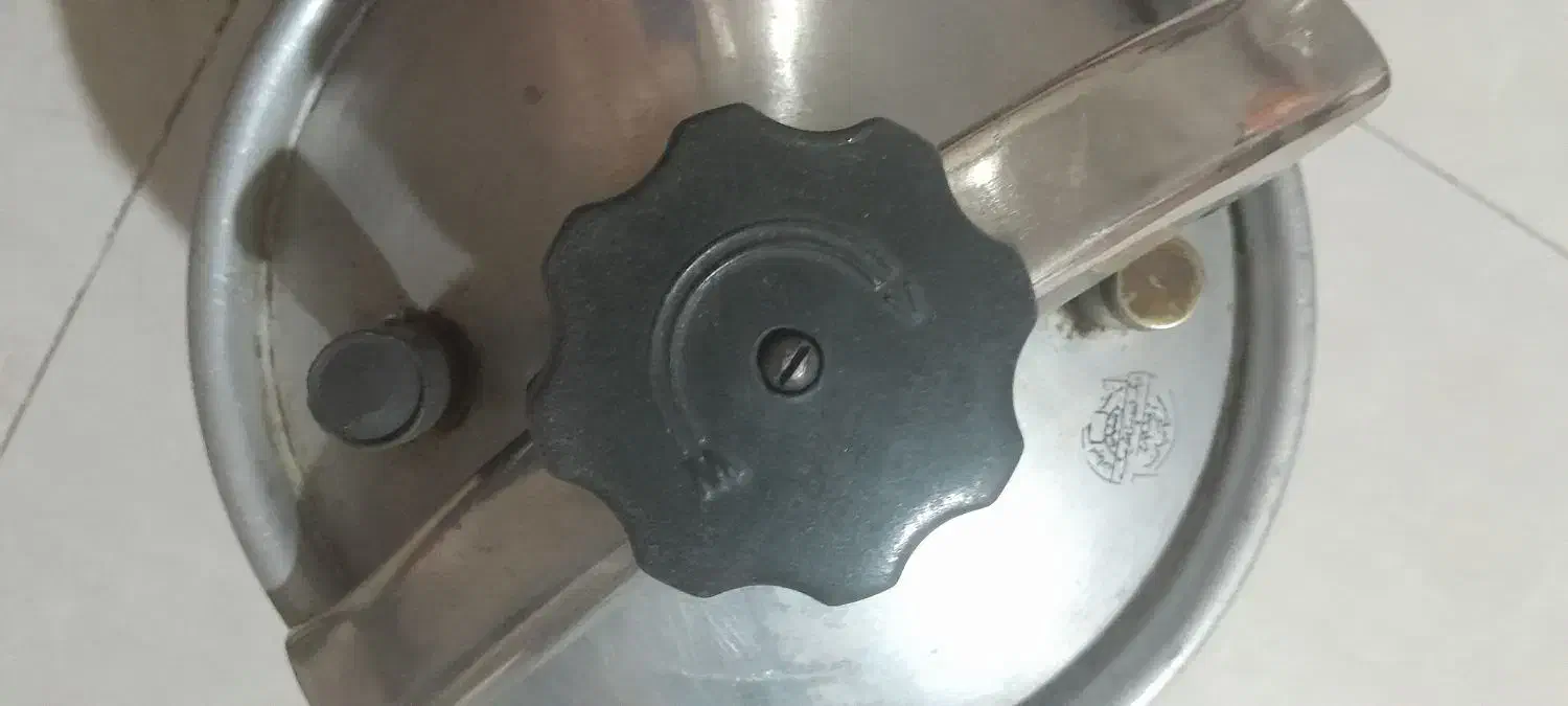 زودپز قدیمی کوچک|ظروف پخت‌وپز|ری, فیروزآبادی|دیوار