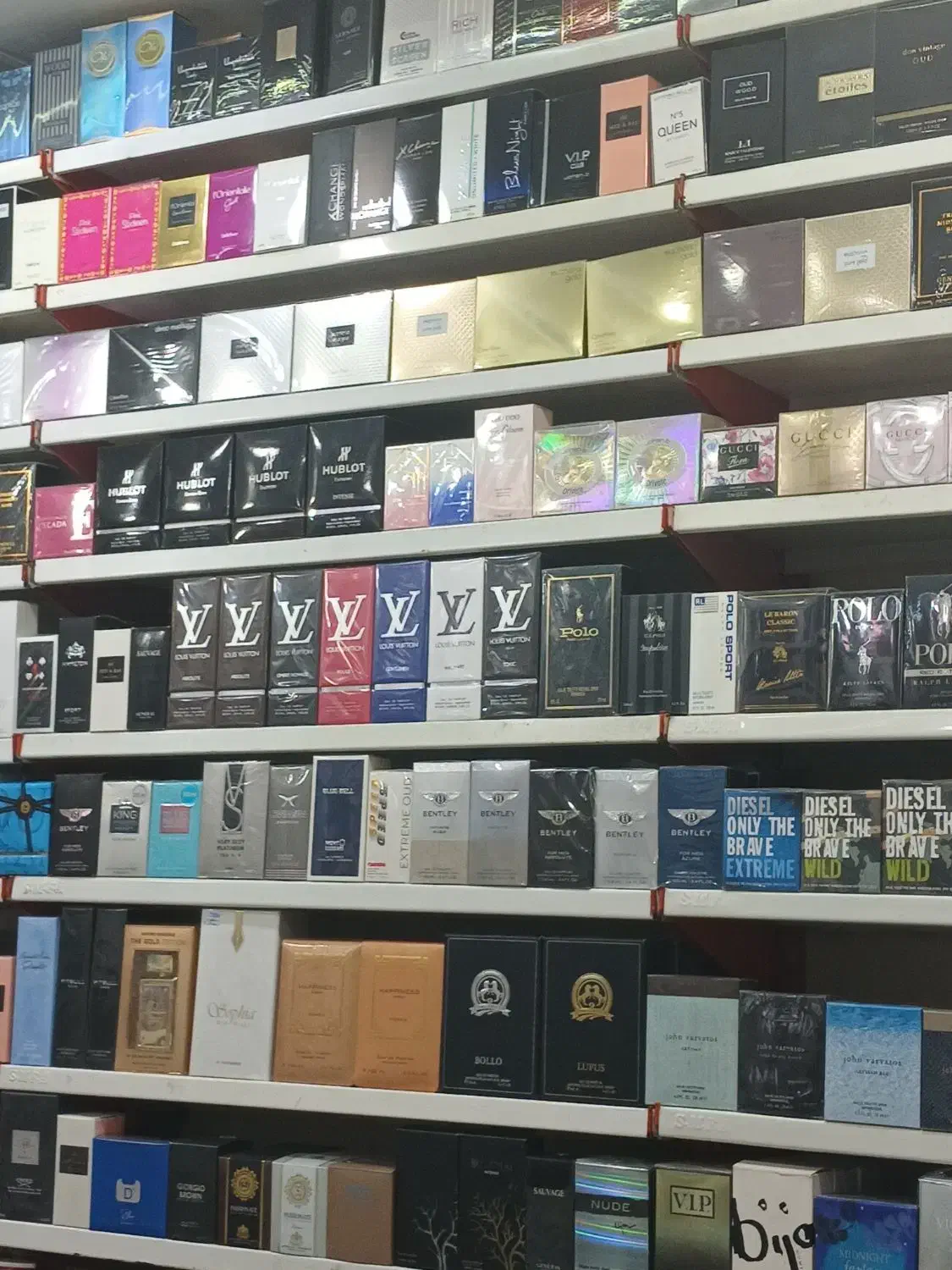 همکار جهت مغازه آرایشی بهداشتی|استخدام بازاریابی و فروش|لامرد, |دیوار