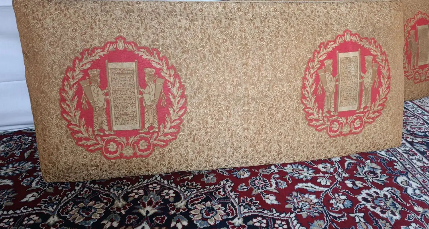 یک جفت پشتی|پشتی|بروجرد, |دیوار