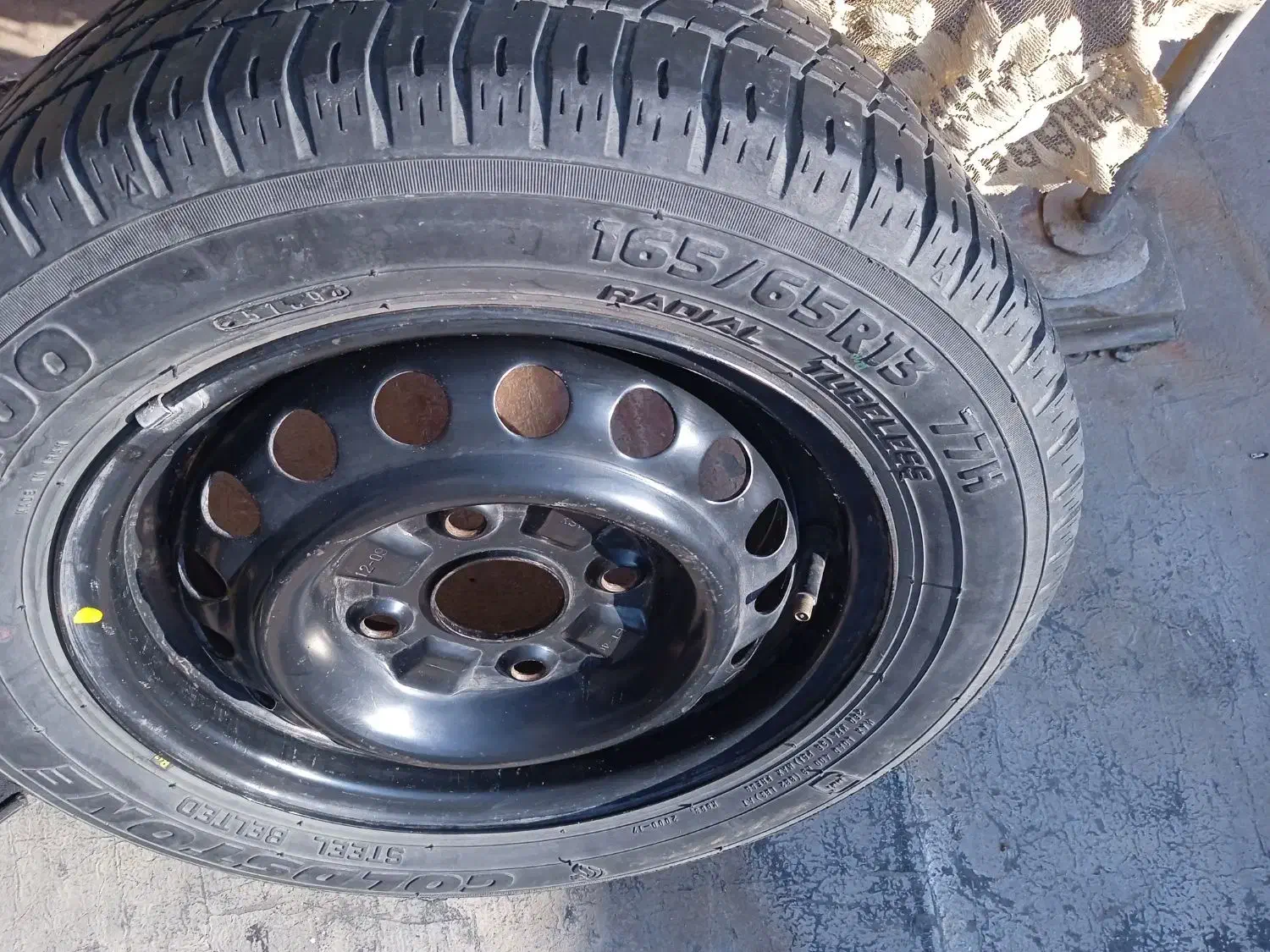 لاستیک|قطعات یدکی و لوازم جانبی|قم, ولیعصر|دیوار