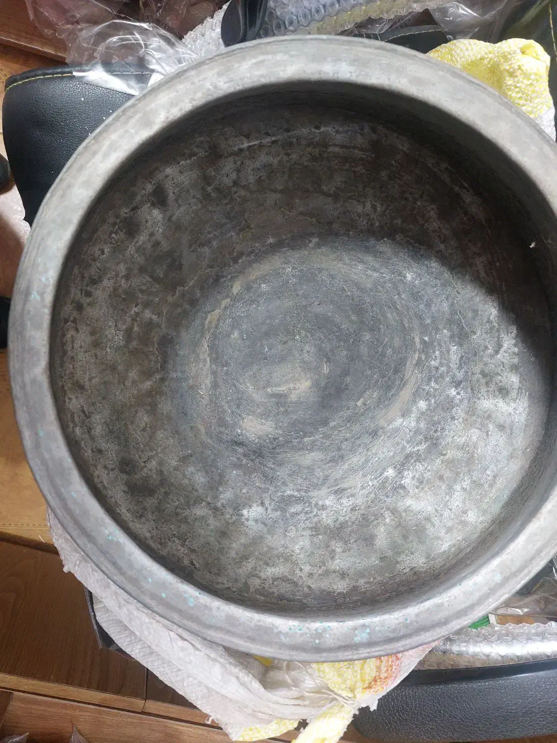 دیگ مسی قدیمی|کلکسیون اشیاء عتیقه|لنگرود, |دیوار