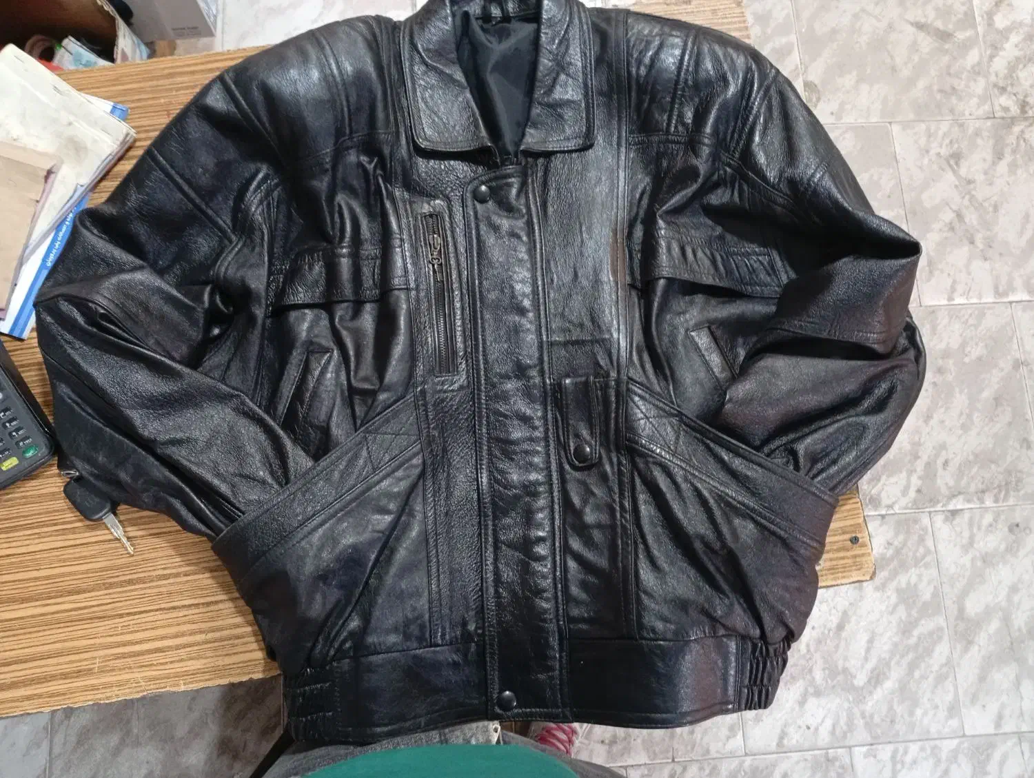 کاپشن چرمی|لباس|میانه, |دیوار