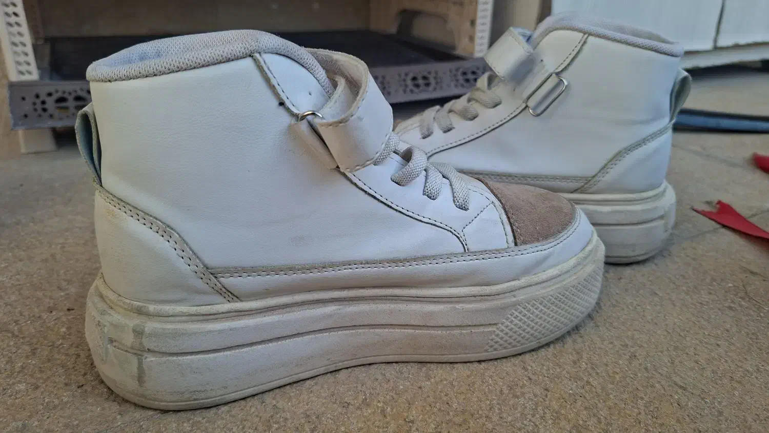 کفش نو|کیف، کفش، کمربند|ماکو, |دیوار