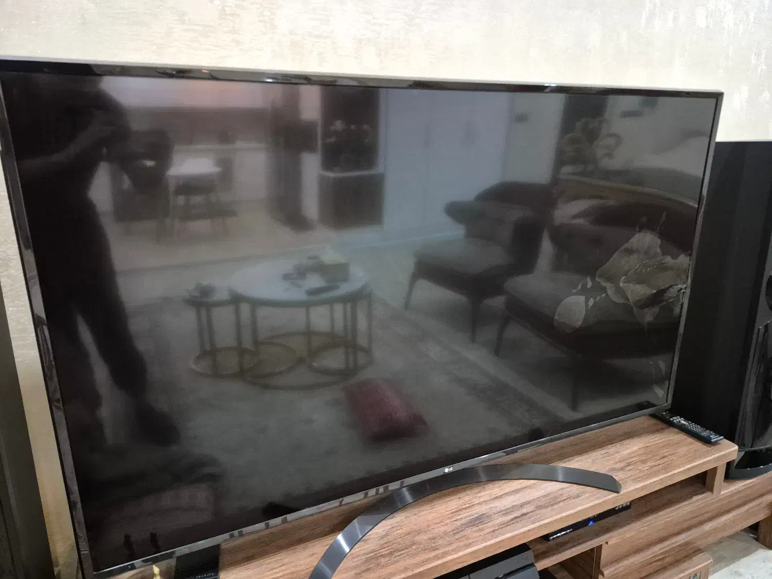 تلوزیون ال ای دی 4k ال جی پنل شکسته|تلویزیون و پروژکتور|اندیشه, اندیشه فاز ۱|دیوار