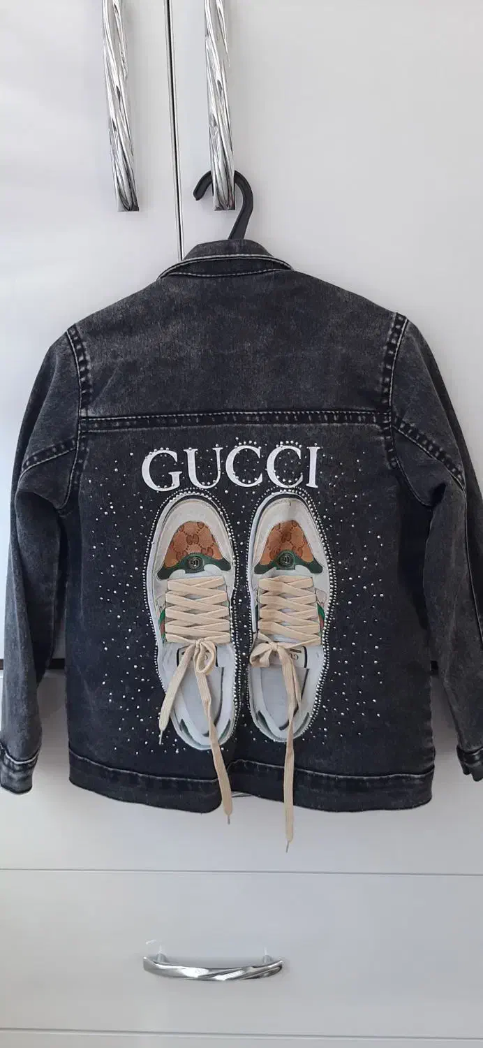 سه تیک جین|کفش و لباس بچه|میانه, |دیوار