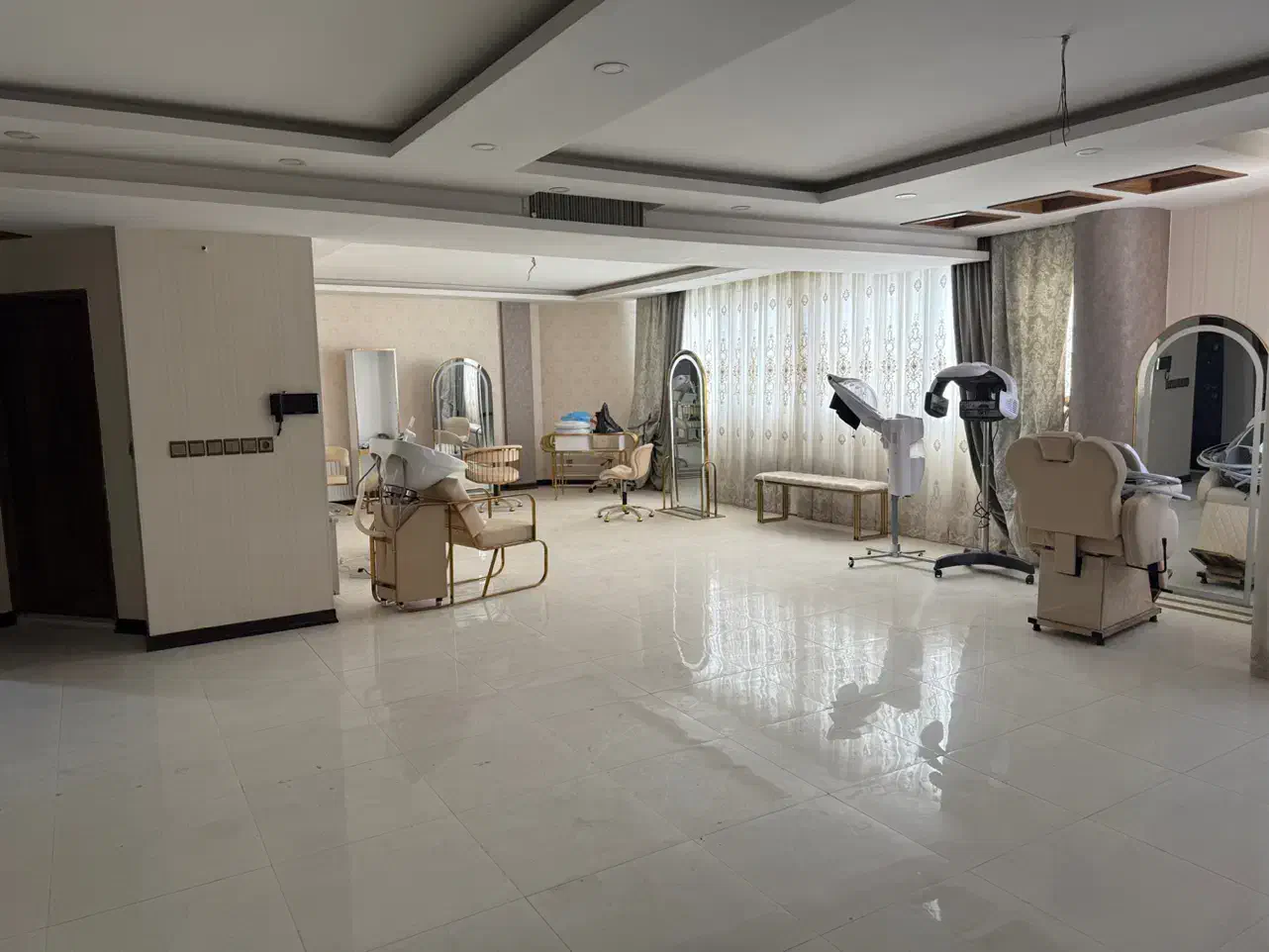 اجاره برای آموزشگاه و سالن زیبایی|اجارهٔ کوتاهمدت دفتر کار و فضای آموزشی|اصفهان, فرهنگیان|دیوار