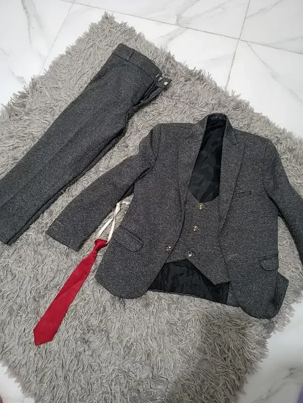 کت و شلوار، جلیقه، کراوات، پیراهن سفید|کفش و لباس بچه|رشت, جانبازان|دیوار