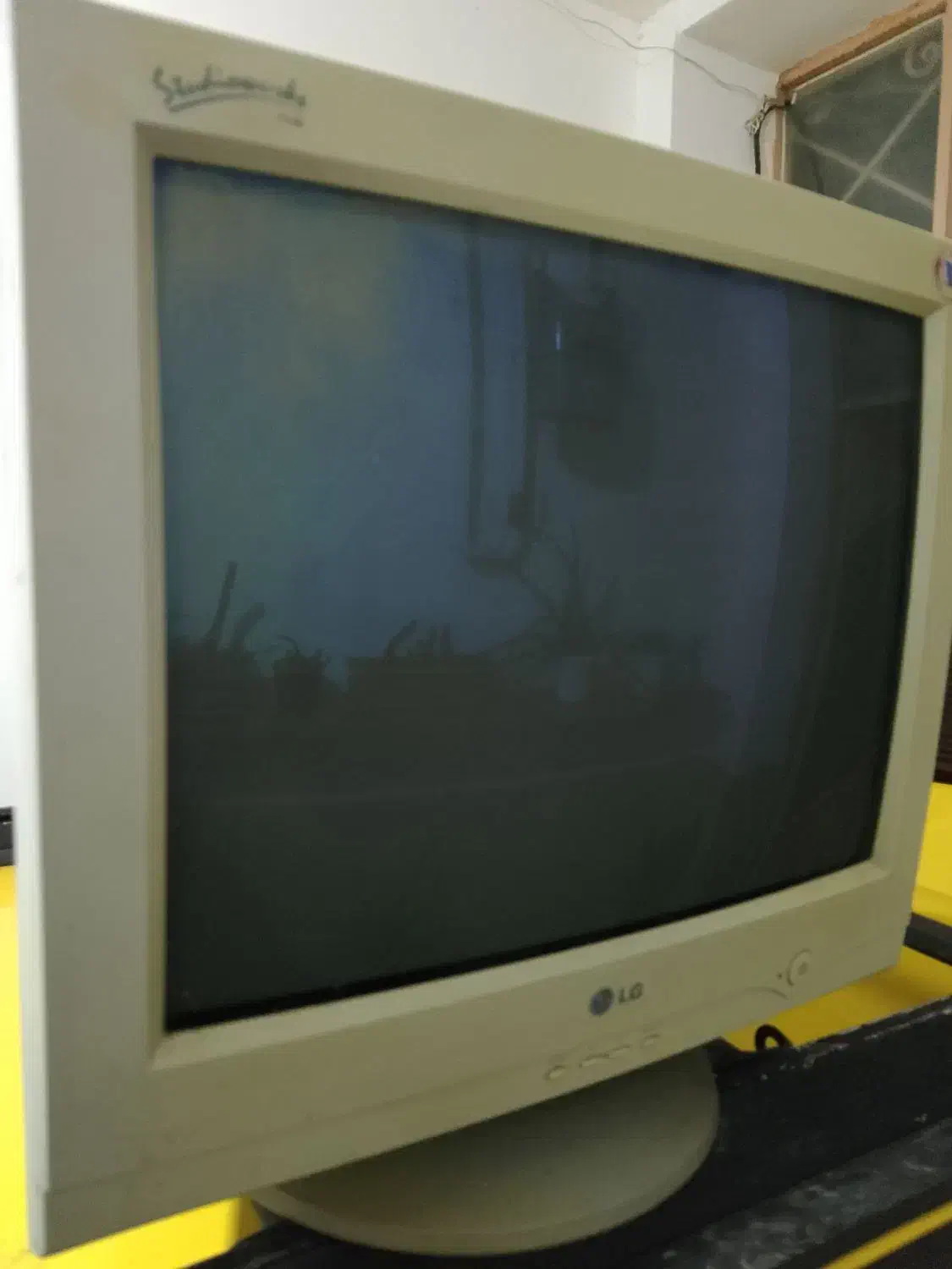 مانیتور قدیمی سالم|قطعات و لوازم جانبی رایانه|رشت, حمیدیان|دیوار