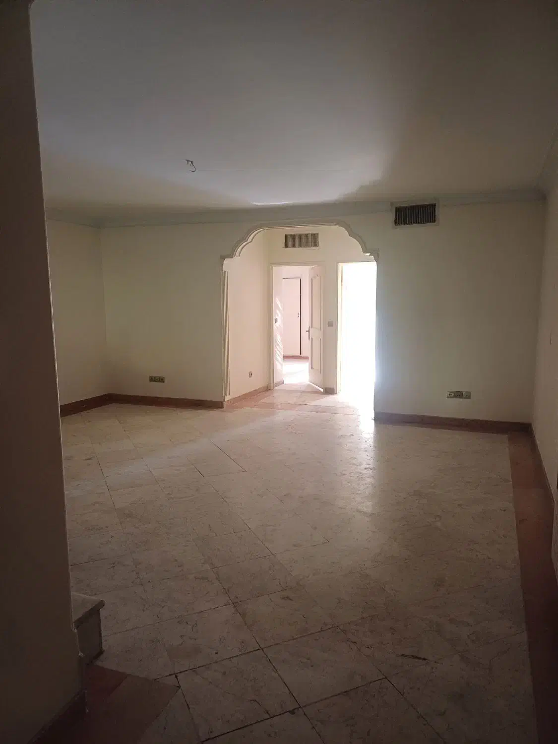 ۱۰۷ متری / دوخوابه / تک واحدی