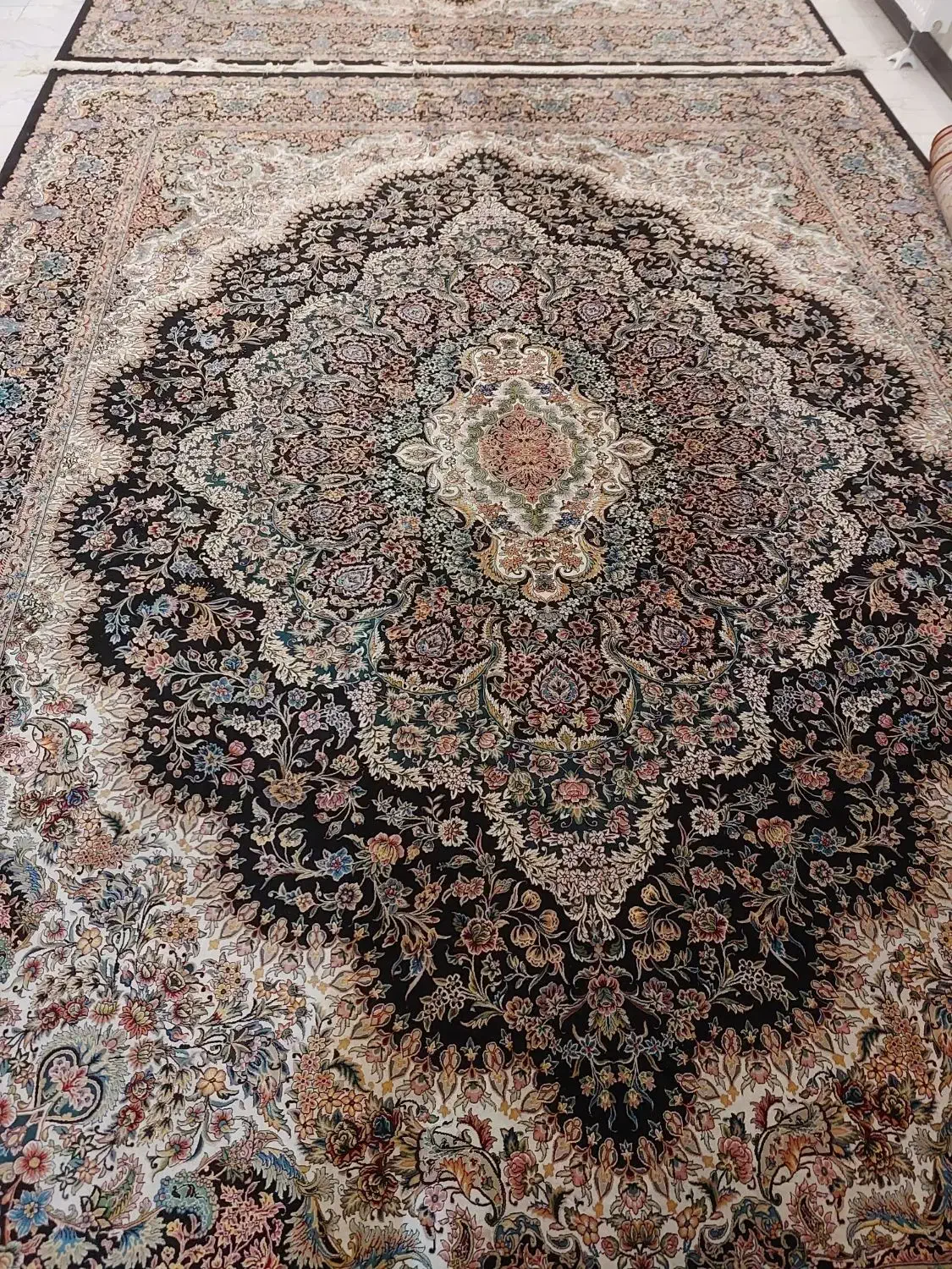 فرش دستباف گونه|فرش|ارومیه, |دیوار