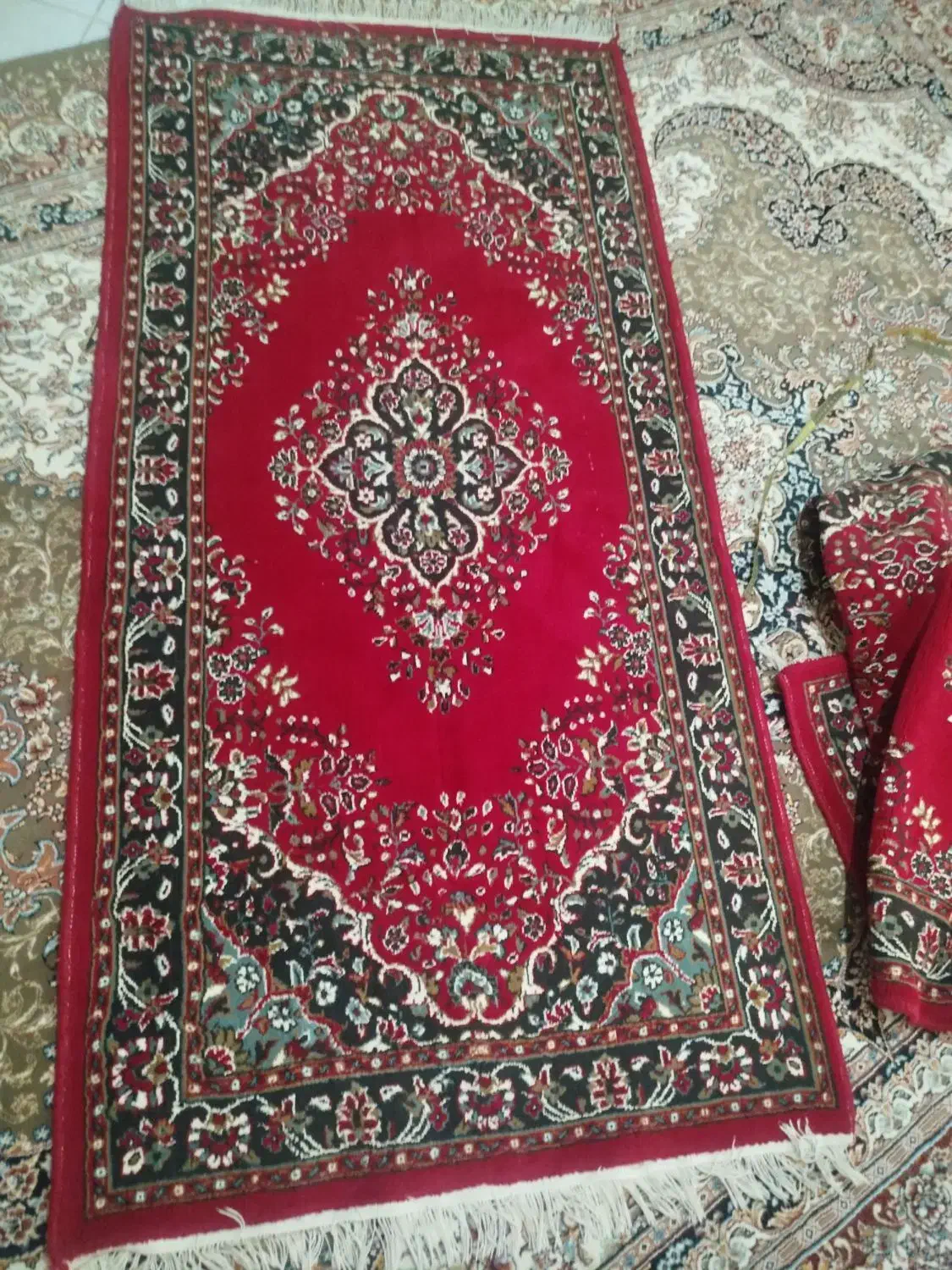 قالیچه ۱متردر۲مترلاکی جفت هستن|فرش|کرمانشاه, |دیوار