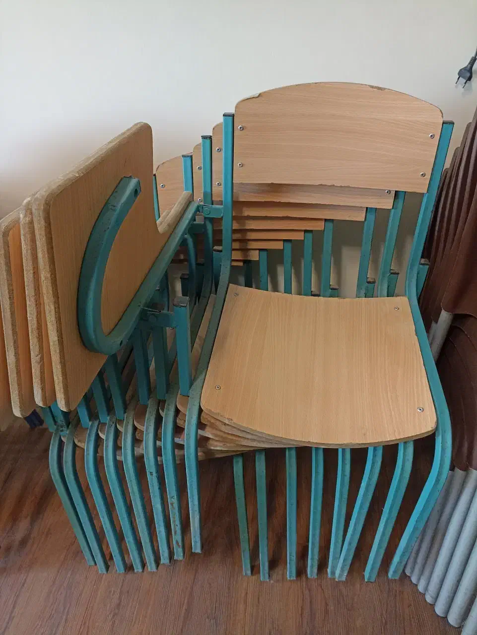 صندلی دسته دار|صندلی و نیمکت|رشت, پیرسرا|دیوار