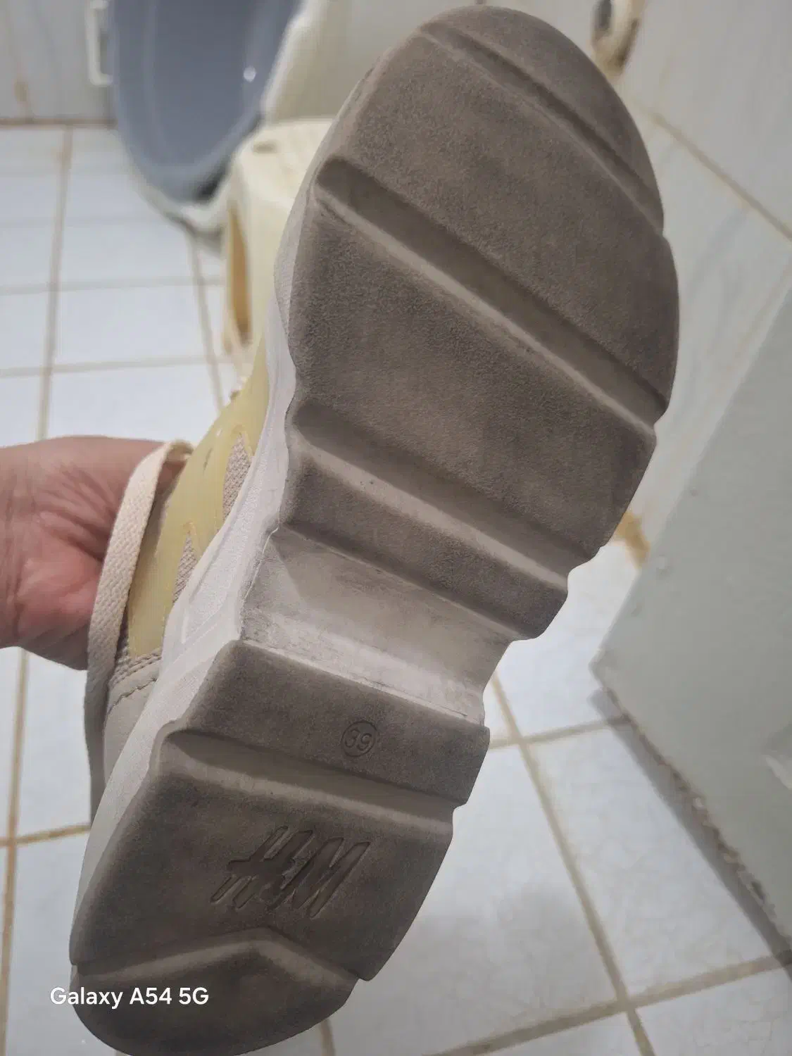 کیف و کفش .|کیف، کفش، کمربند|پرند, فاز ۶|دیوار