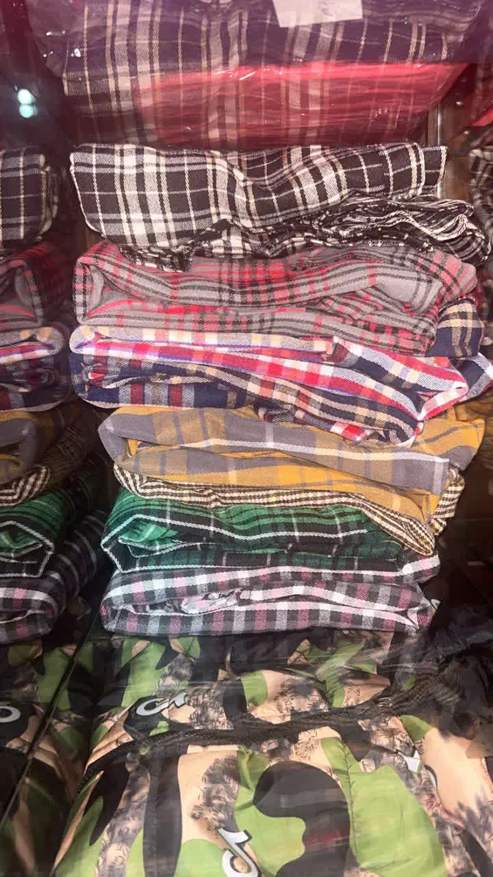 پافر اسپرت و مانتو|لباس|رشت, سیا اسطلخ|دیوار