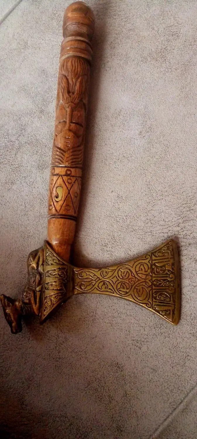 تبر وایکینگی کلکسیونی تیغه برنجی|کلکسیون اشیاء عتیقه|بهشهر, |دیوار