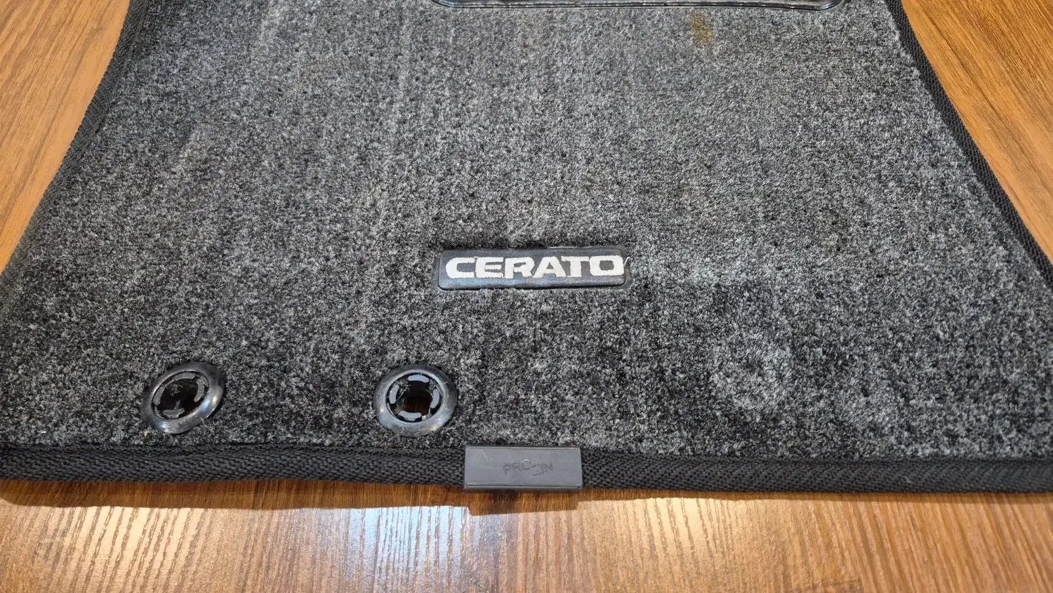 زیرپایی موکتی فابریک سراتو|قطعات یدکی و لوازم جانبی|رشت, منظریه|دیوار