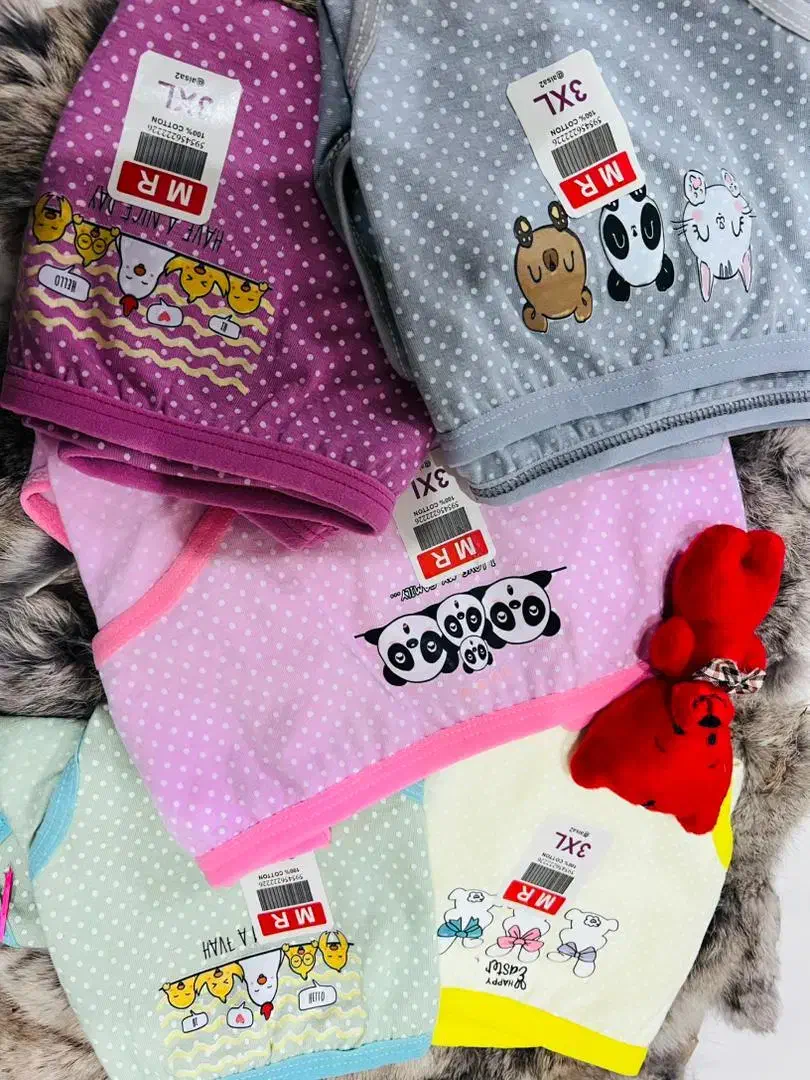 لباس زیر|لباس|تربت جام, شهید غلام زاده|دیوار