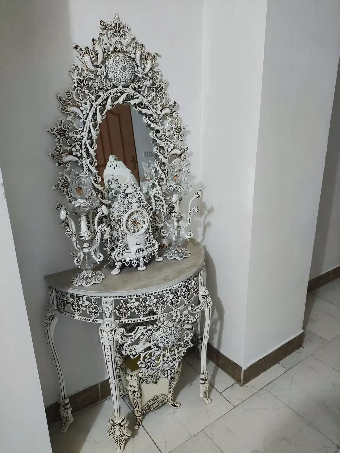 آینه و شمعدان|آینه|رشت, فلسطین|دیوار