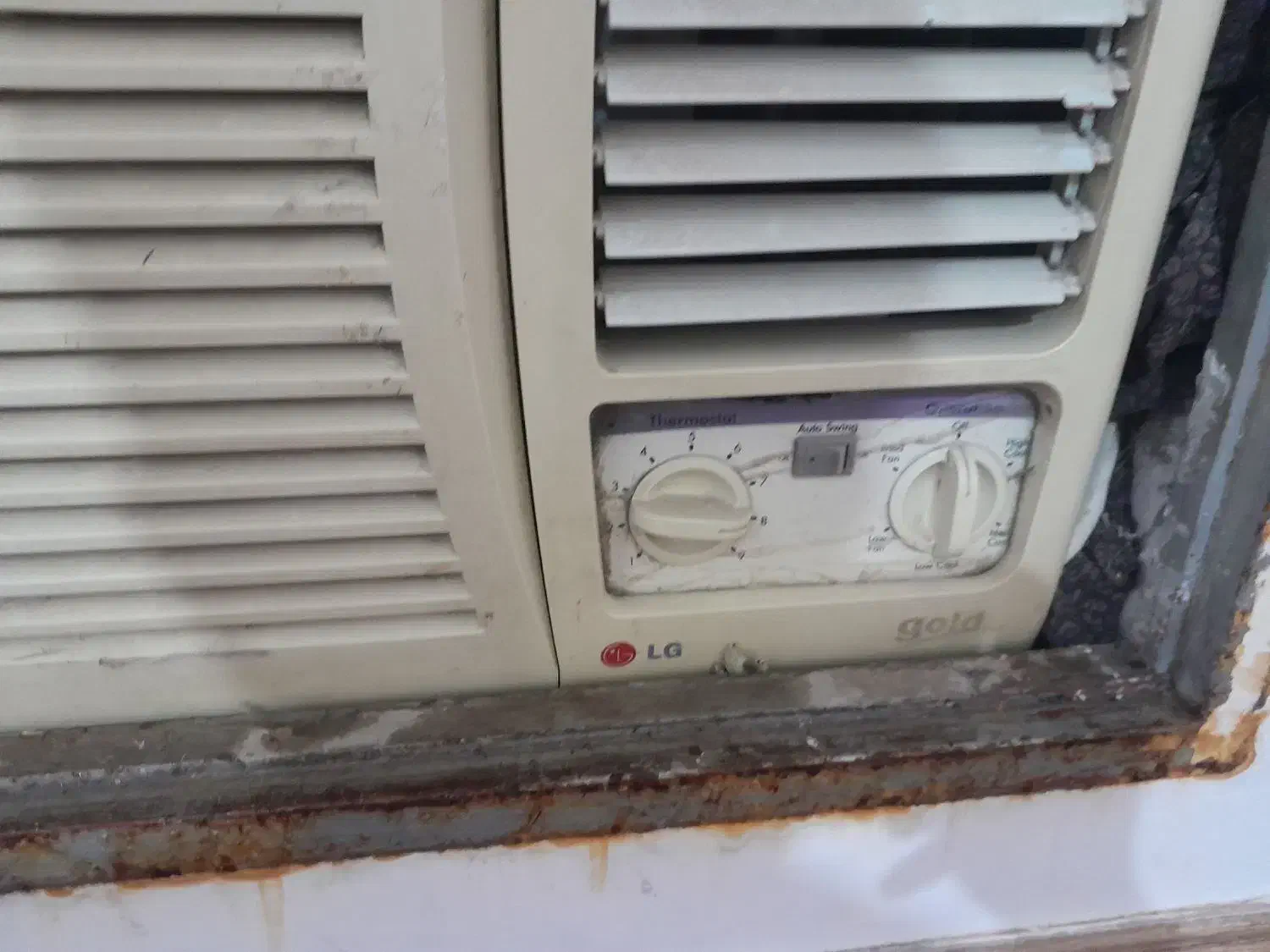 کولر پنجره ای|کولر گازی و فن‌کوئل|نگین شهر, |دیوار