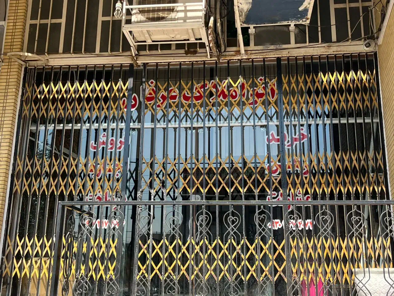 یک عدد درب ویک عدد پنچره یو پی وی سی|مصالح و تجهیزات ساختمان|شیراز, شهرک جماران|دیوار