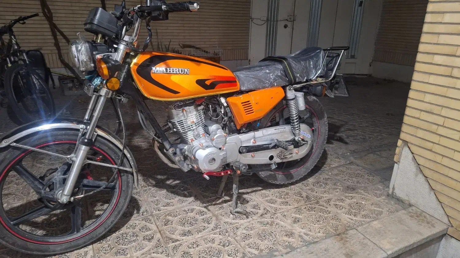 هندا۱۲۵ ۴۰۳مدل|موتورسیکلت|اصفهان, باغ فردوس|دیوار