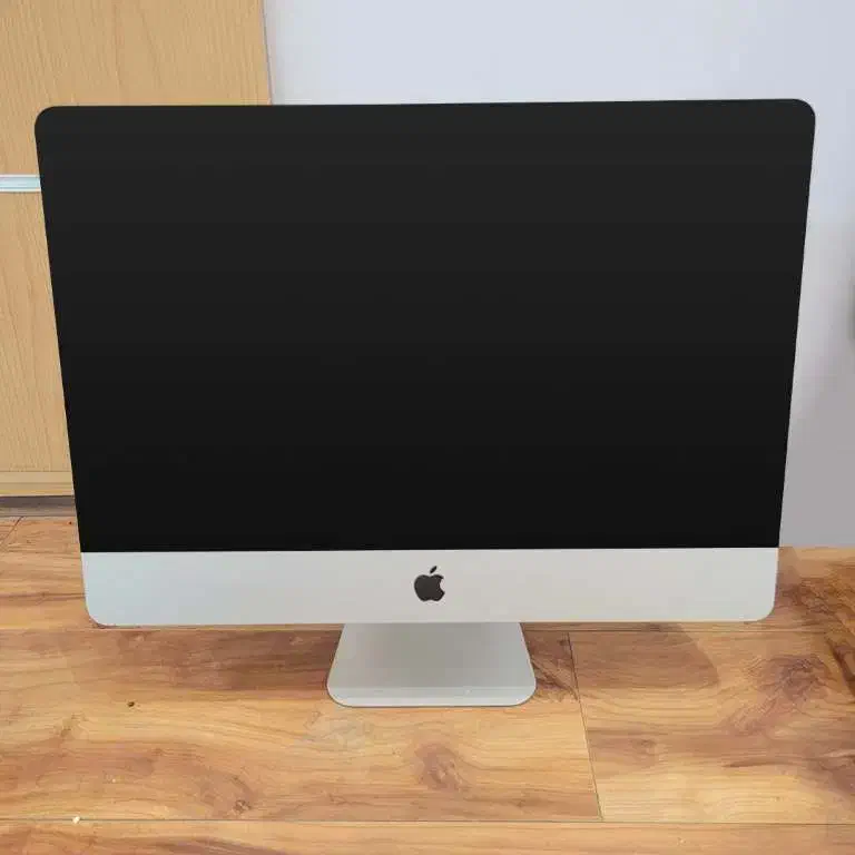 آل این‌ وان‌ اپل آی مک  iMac A1311 core2Dou|رایانه رومیزی|تهران, فلسطین (میدان انقلاب)|دیوار