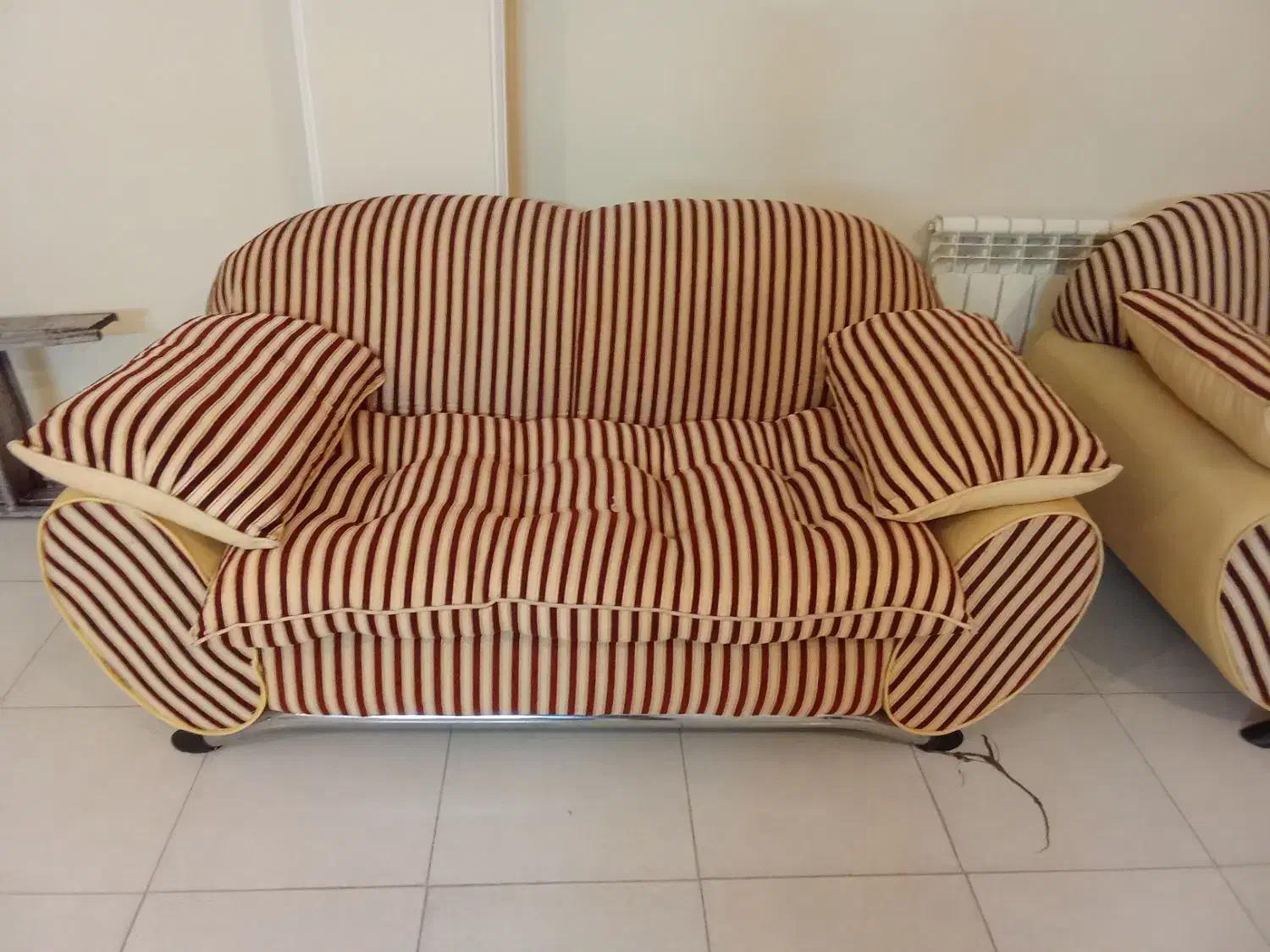 مبل راحتی 7 نفره با میز بسیار نو|مبلمان خانگی و میز عسلی|اصفهان, خلجا|دیوار