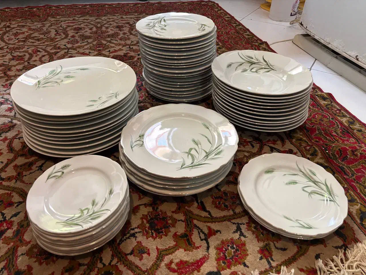 سرویس ظروف گل گندمی|ظروف سرو و پذیرایی|رشت, پیرسرا|دیوار