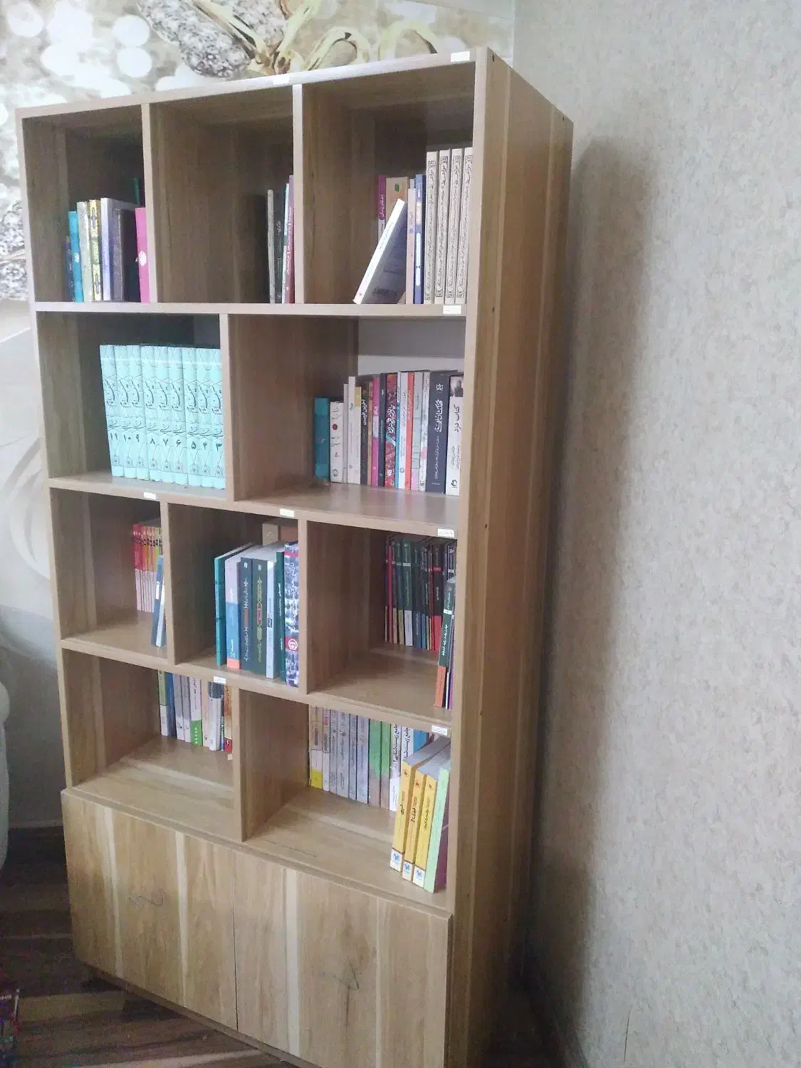 کتابخونه/ کتاب‌ خانه/کتابخانه کمددار|کتابخانه، شلف، قفسه‌های دیواری|رشت, رشتیان|دیوار