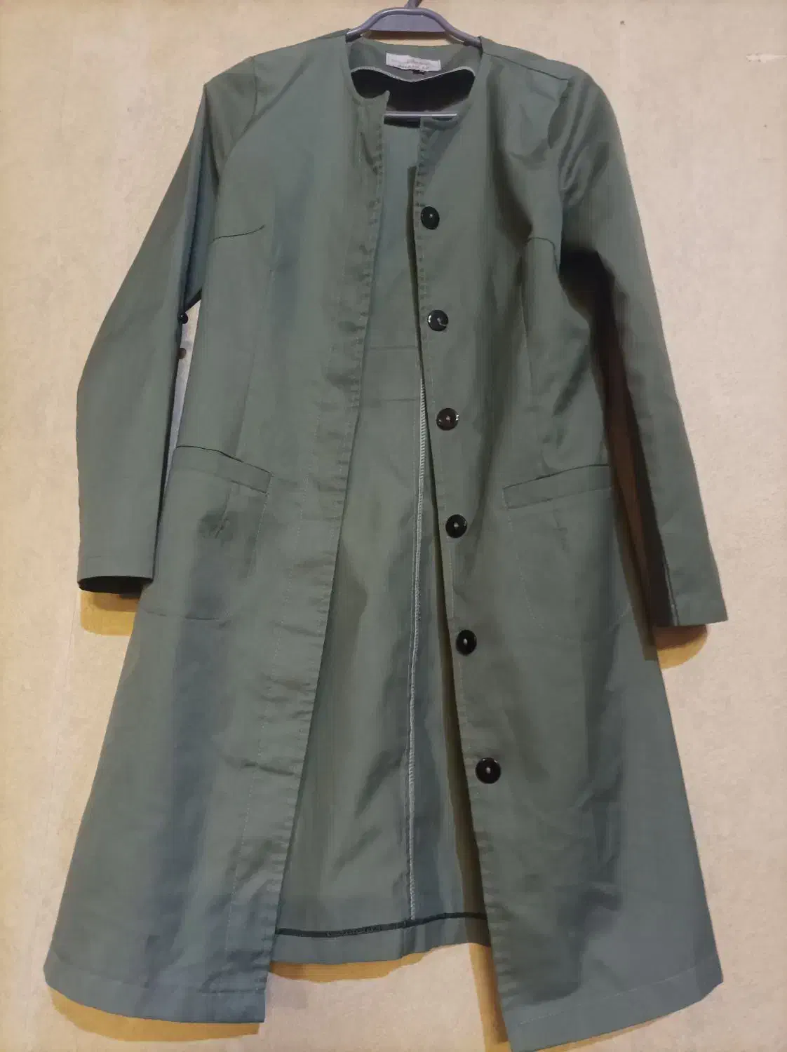 تعدادی مانتووشلوار  و لباس مجلسی و چادر و پارچه|لباس|سمنان, |دیوار