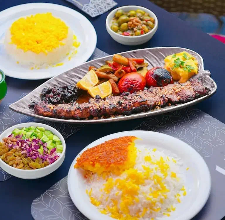 استخدام کارگر ساده و ماهر جهت کار رستوران فوری|استخدام خدمات فروشگاه و رستوران|تهران, قلهک|دیوار