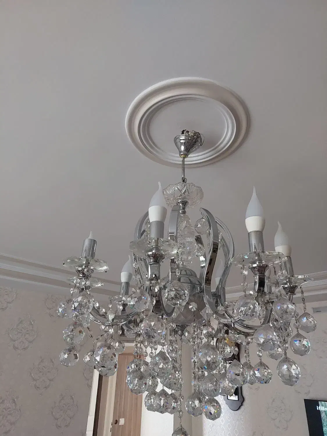 یک عدد لوستر تمام کروم تمام کریستال|لوستر و چراغ آویز|تهران, هفده شهریور|دیوار