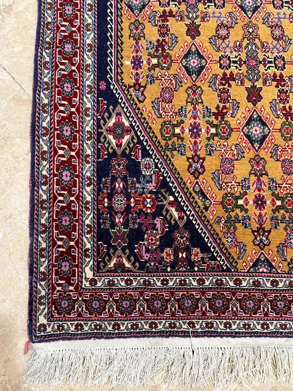 قالیچه ریزبافت قشقایی اعلاء بی بی بافت|فرش|تهران, اکباتان|دیوار