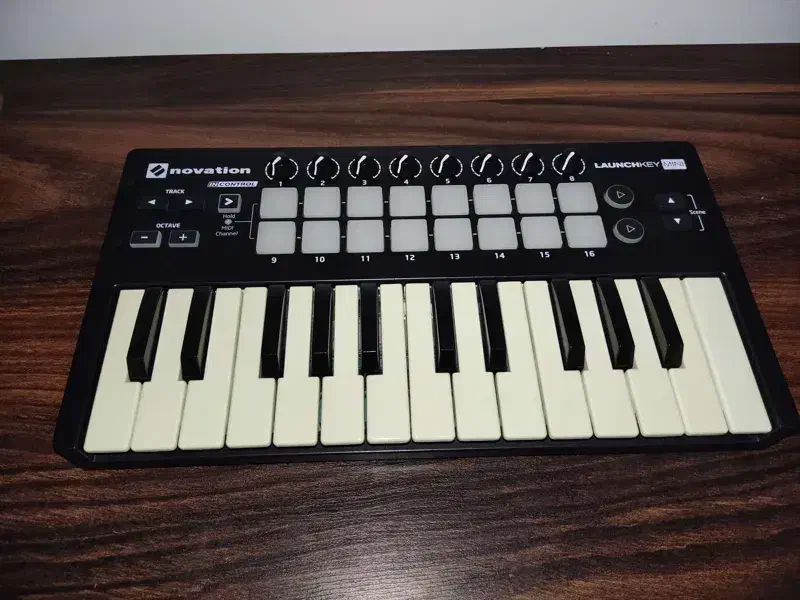 فروش فوری میدی کنترلر(کیبورد)|پیانو، کیبورد، آکاردئون|فردیس, شهرک ناز|دیوار