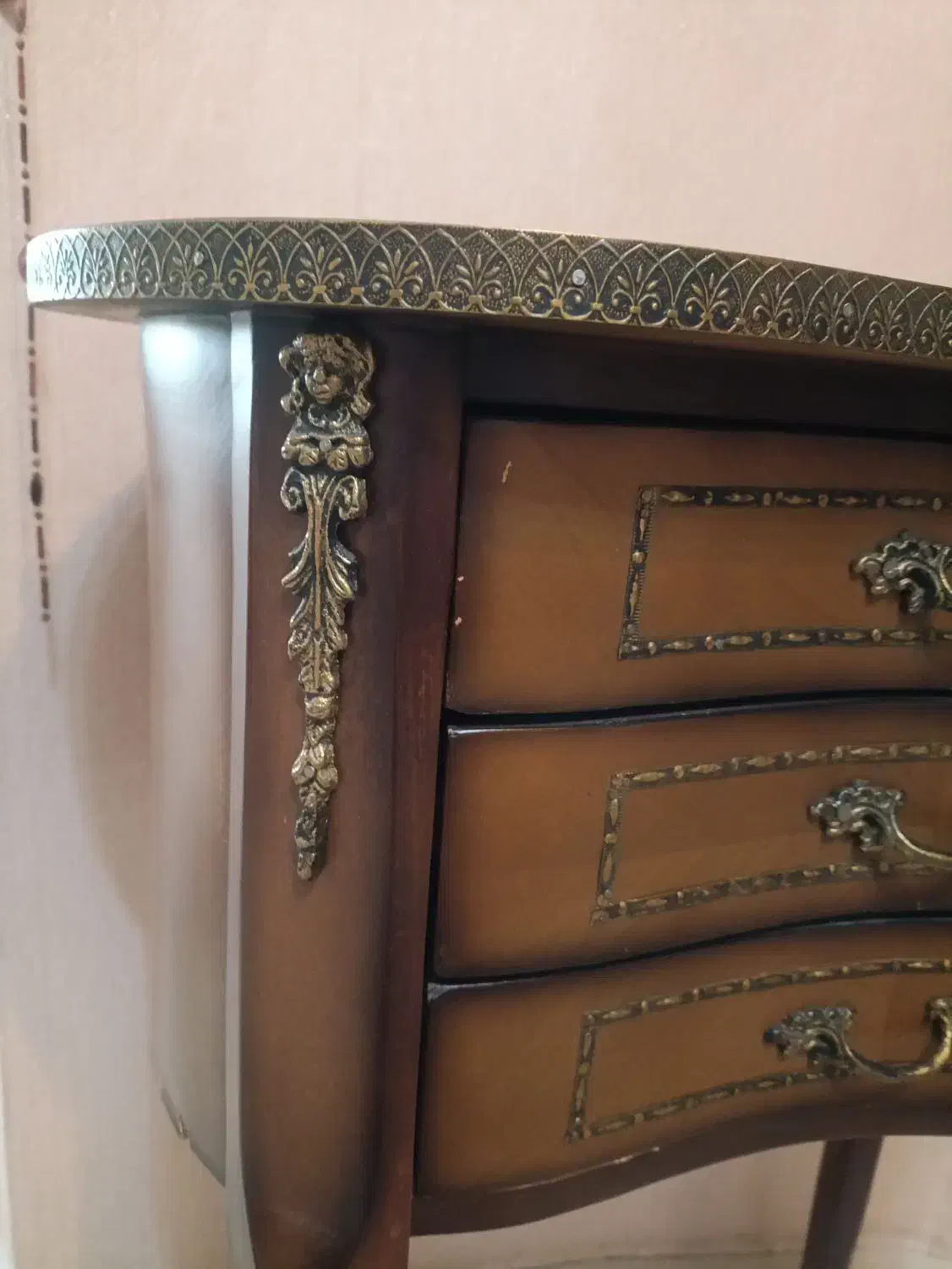 میز و صندوقچه|جاکفشی، کمد، دراور|نیشابور, هفده شهریور|دیوار