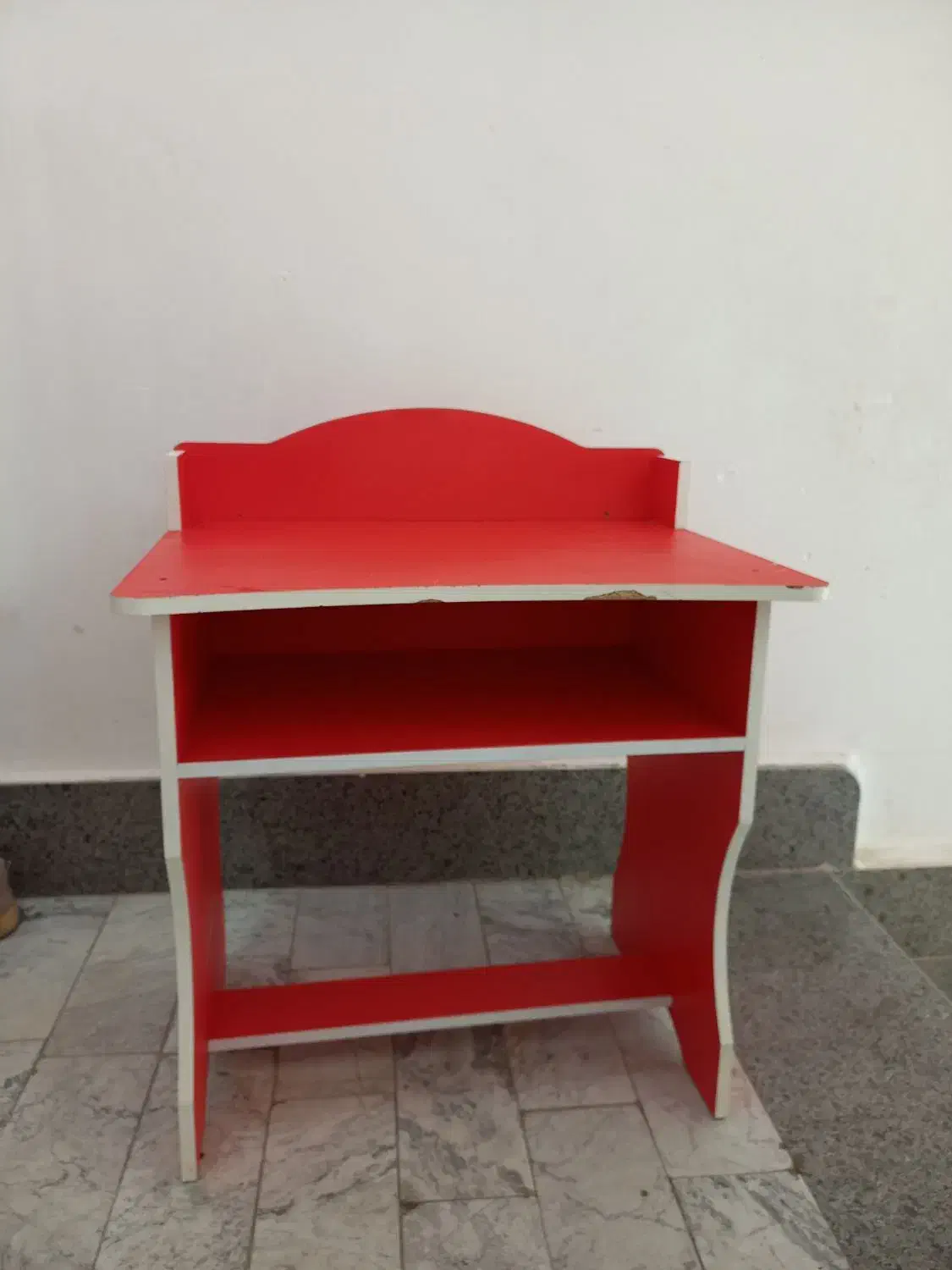 میزتحریرکودک درحدنو رنگ قرمز|میز تحریر و کامپیوتر|مراغه, |دیوار